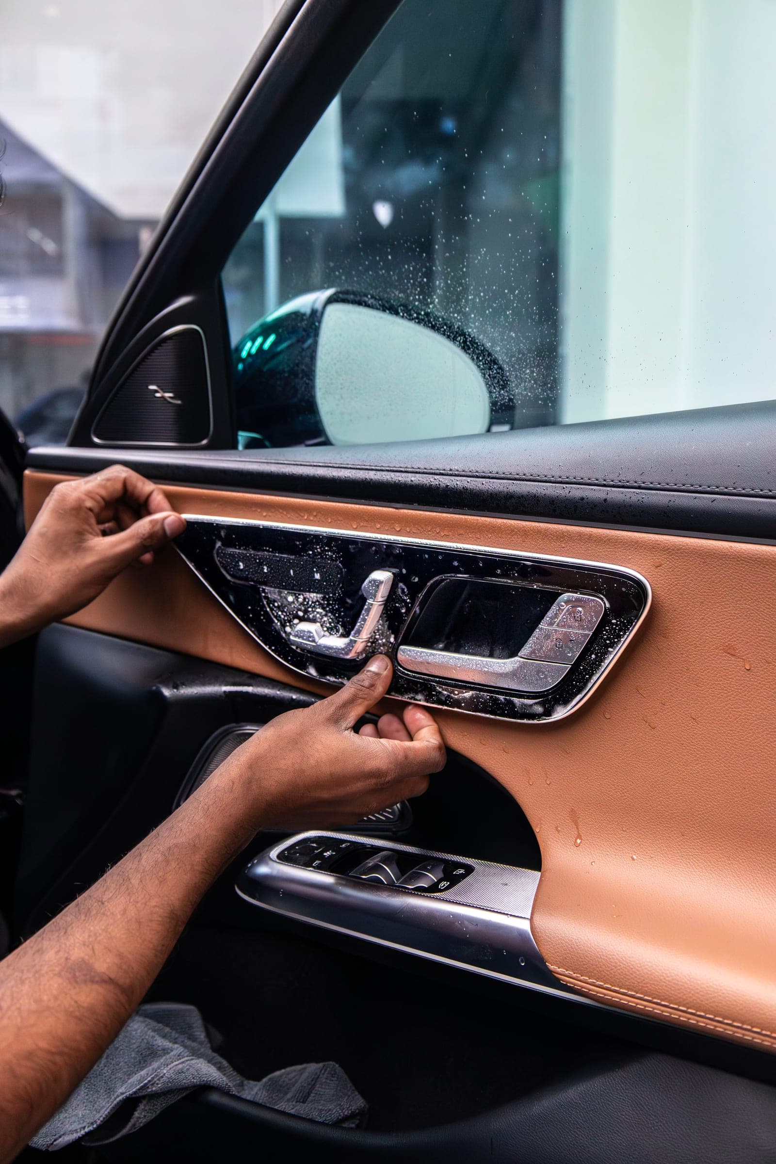 Installer working around the door switchgear of a Mercedes-Benz E 450