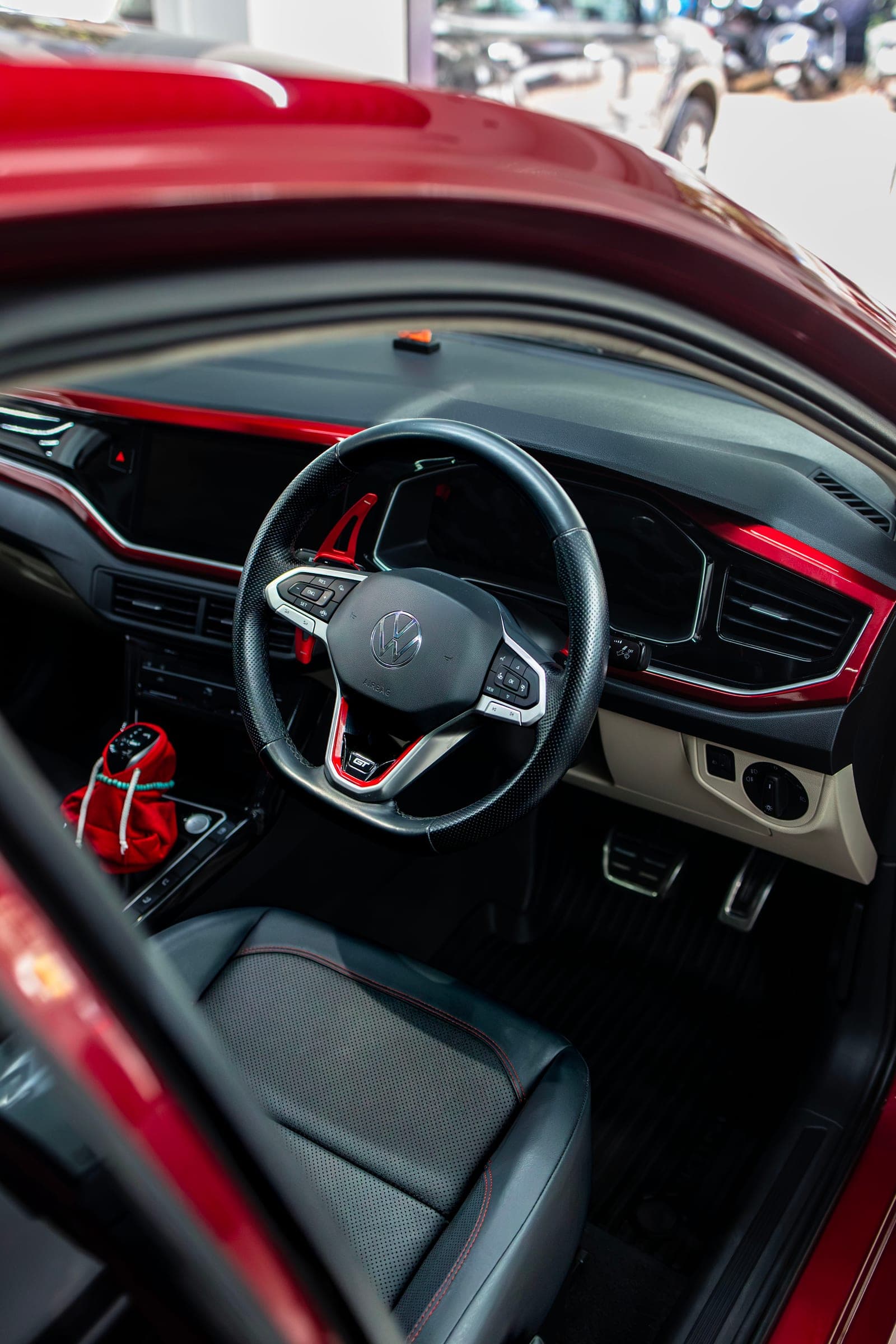 Red-accented dashboard and steering wheel of a Volkswagen Virtus GT