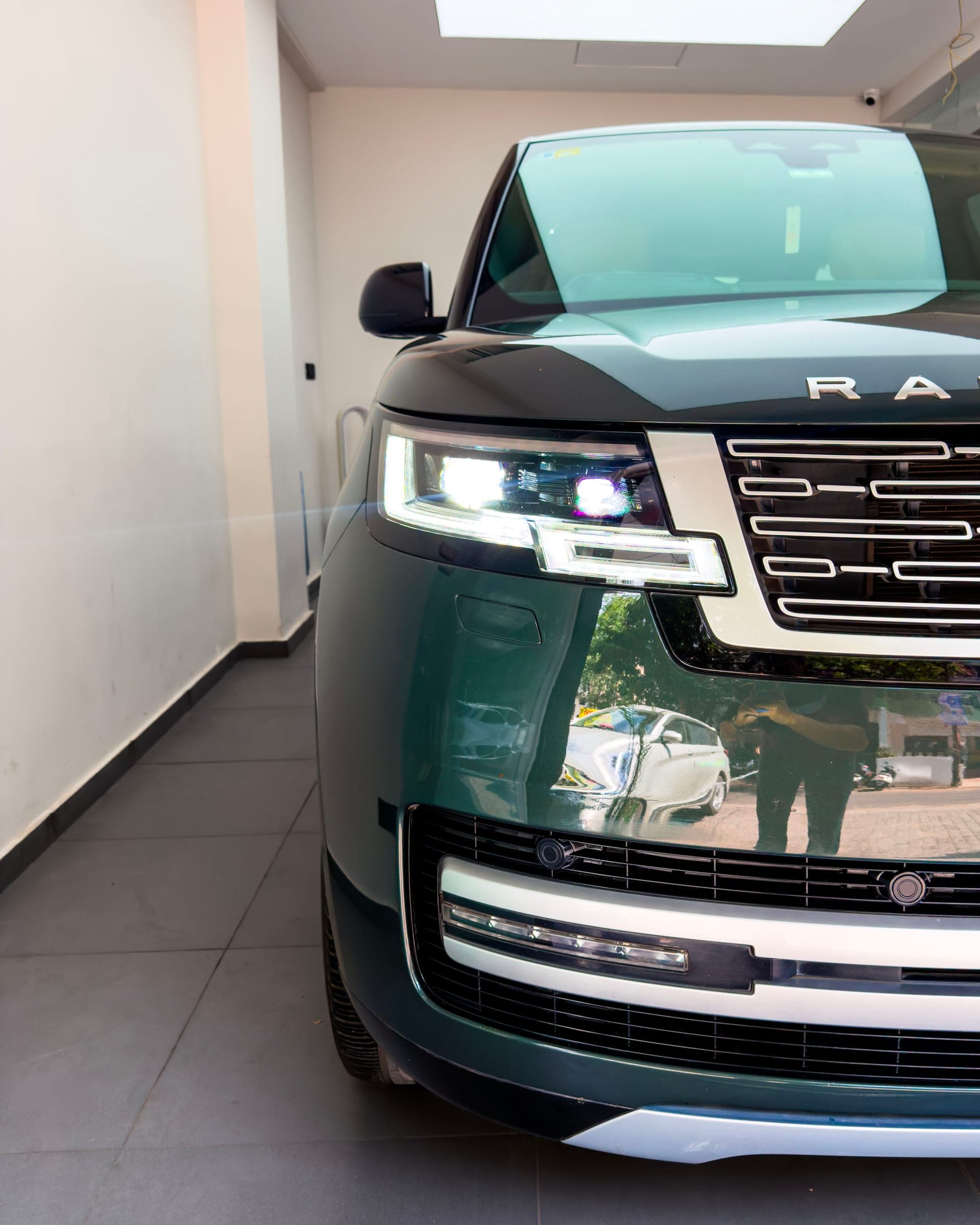 Grille and headlight of a dark green Range Rover Autobiography