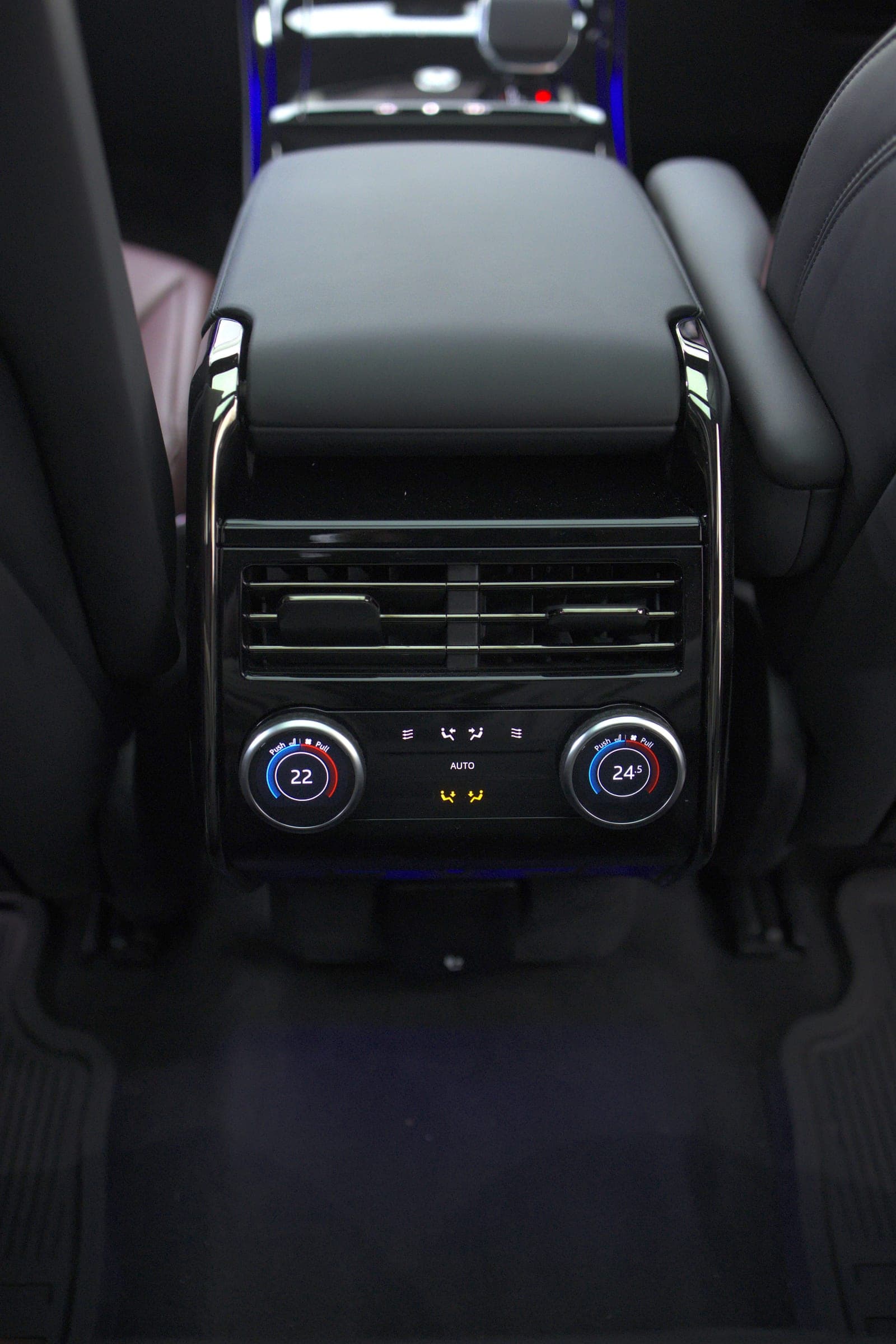 Rear climate console of a Range Rover Sport